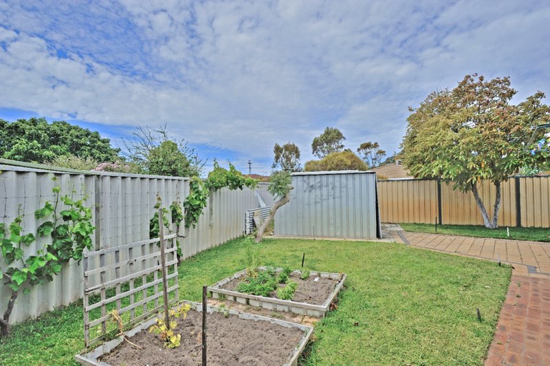 Photo - 18 Fitzroy Close, Cooloongup WA 6168 - Image 23