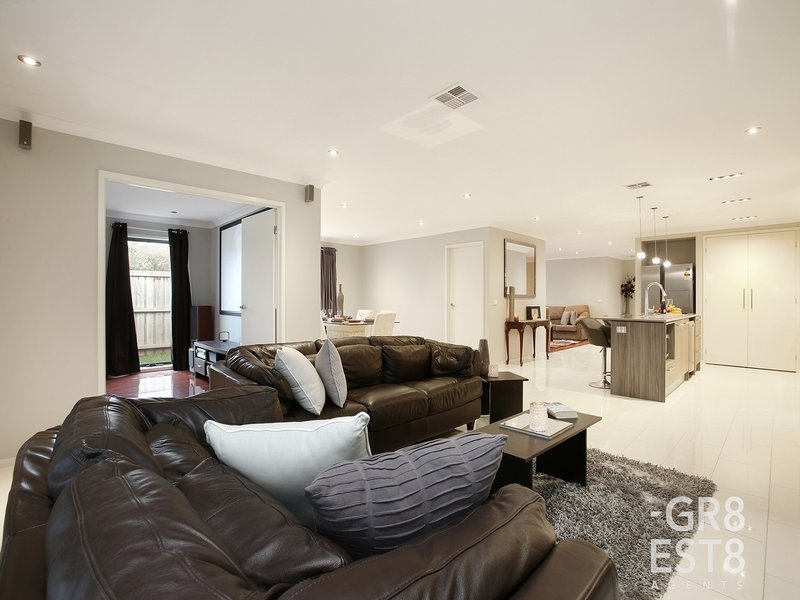 Photo - 18 Flash Dan Drive, Cranbourne East VIC 3977 - Image 4