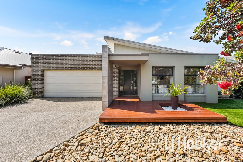 18 Flowerbloom Crescent, Clyde North VIC 3978