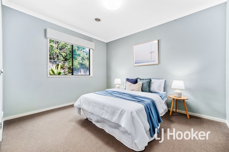 Photo - 18 Flowerbloom Crescent, Clyde North VIC 3978 - Image 12