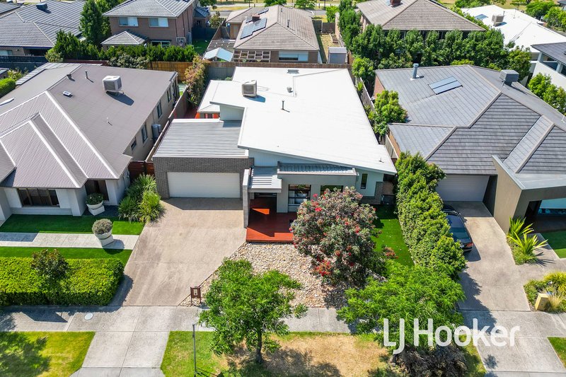 Photo - 18 Flowerbloom Crescent, Clyde North VIC 3978 - Image 23