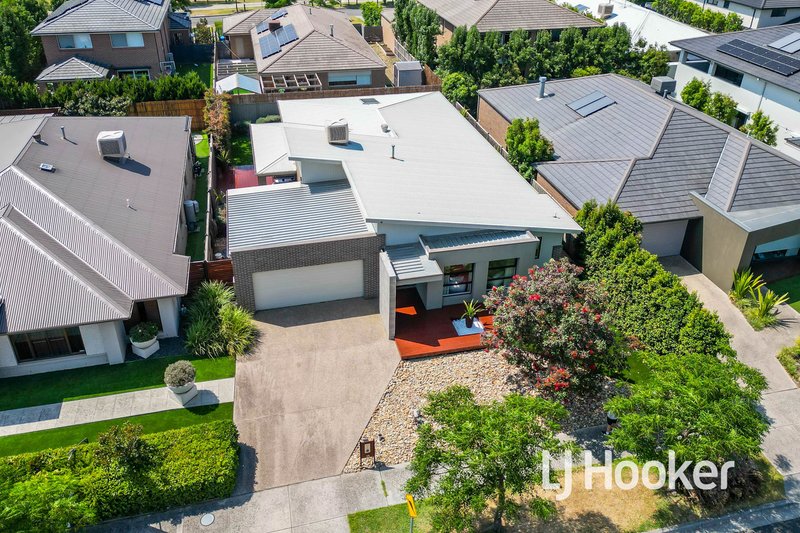 Photo - 18 Flowerbloom Crescent, Clyde North VIC 3978 - Image 24