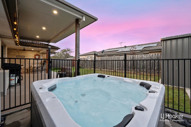 Photo - 18 Fodora Place, Burpengary East QLD 4505 - Image 11