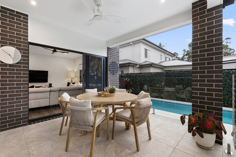 Photo - 18 Forbes Crescent, Upper Kedron QLD 4055 - Image 3