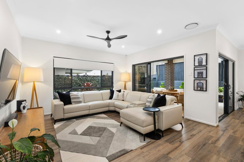 Photo - 18 Forbes Crescent, Upper Kedron QLD 4055 - Image 9