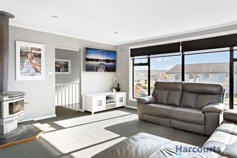 Photo - 18 Fordham Drive, Devonport TAS 7310 - Image 2