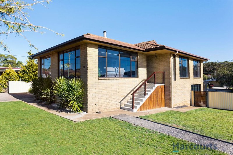 Photo - 18 Fordham Drive, Devonport TAS 7310 - Image 4