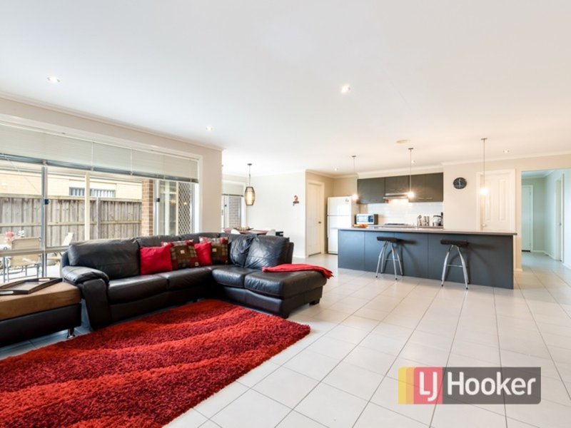 Photo - 18 Forest Oak Court, Cranbourne VIC 3977 - Image 4