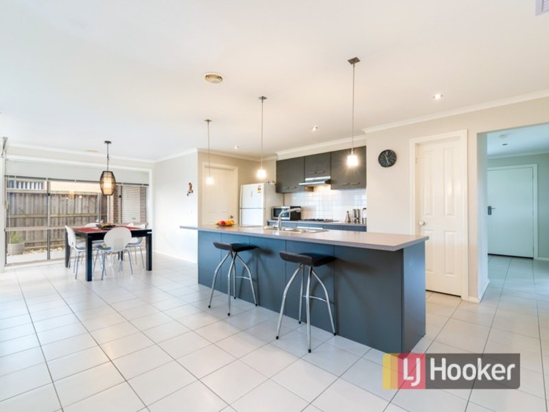 Photo - 18 Forest Oak Court, Cranbourne VIC 3977 - Image 5