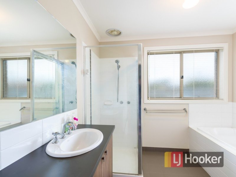 Photo - 18 Forest Oak Court, Cranbourne VIC 3977 - Image 10