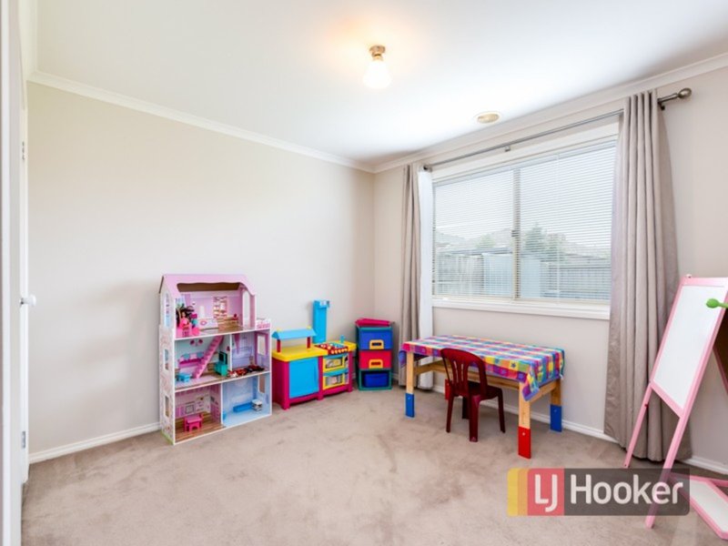 Photo - 18 Forest Oak Court, Cranbourne VIC 3977 - Image 12