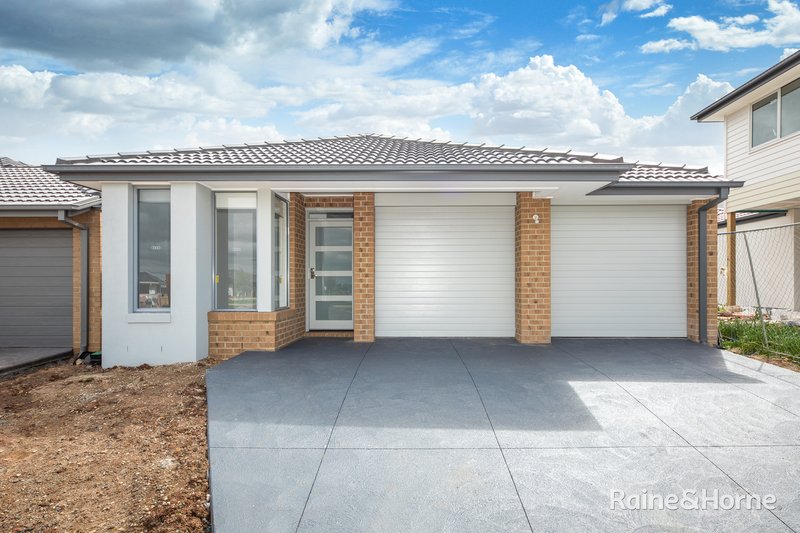 18 Fragrant Crescent, Diggers Rest VIC 3427