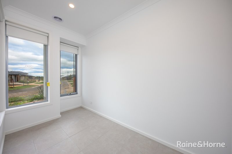 Photo - 18 Fragrant Crescent, Diggers Rest VIC 3427 - Image 5