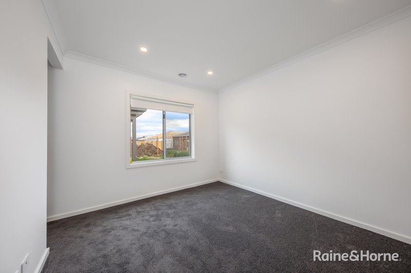 Photo - 18 Fragrant Crescent, Diggers Rest VIC 3427 - Image 7