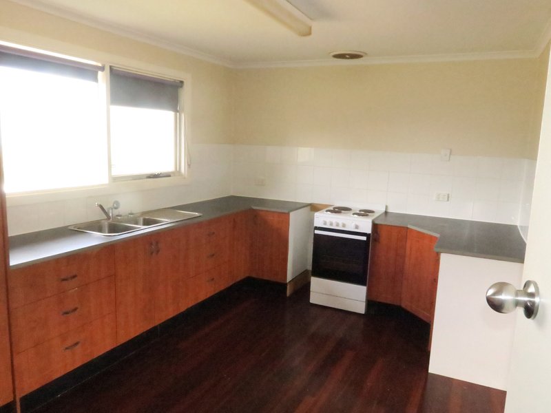 Photo - 18 Gail Crescent, Murray Bridge SA 5253 - Image 2