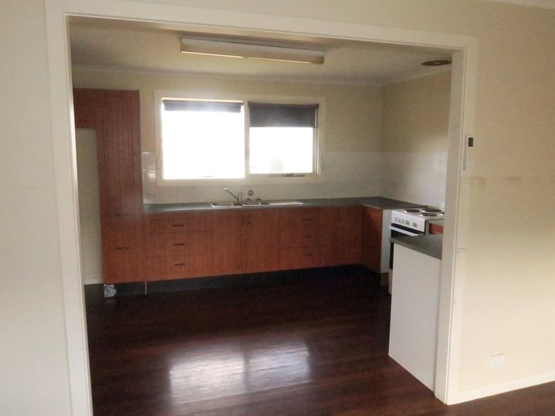 Photo - 18 Gail Crescent, Murray Bridge SA 5253 - Image 4