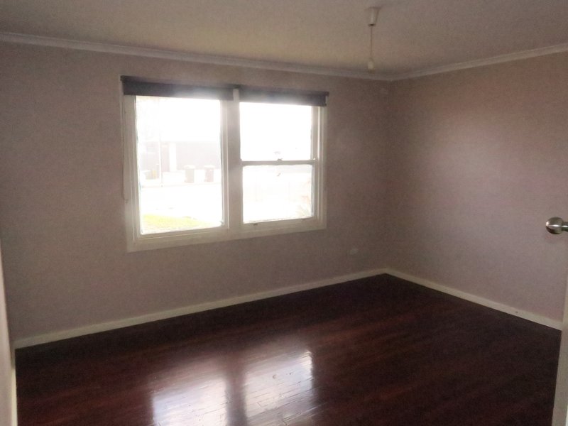 Photo - 18 Gail Crescent, Murray Bridge SA 5253 - Image 7