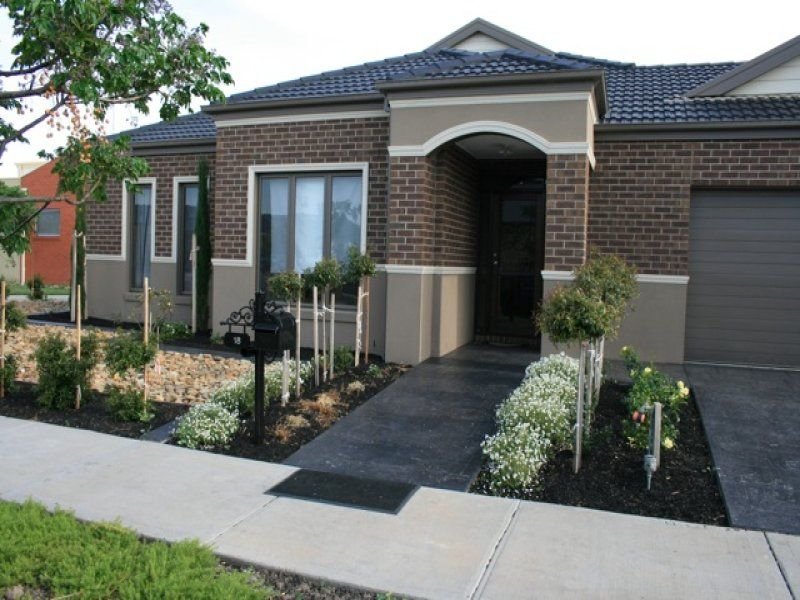 Photo - 18 Gainsborough Drive, Craigieburn VIC 3064 - Image