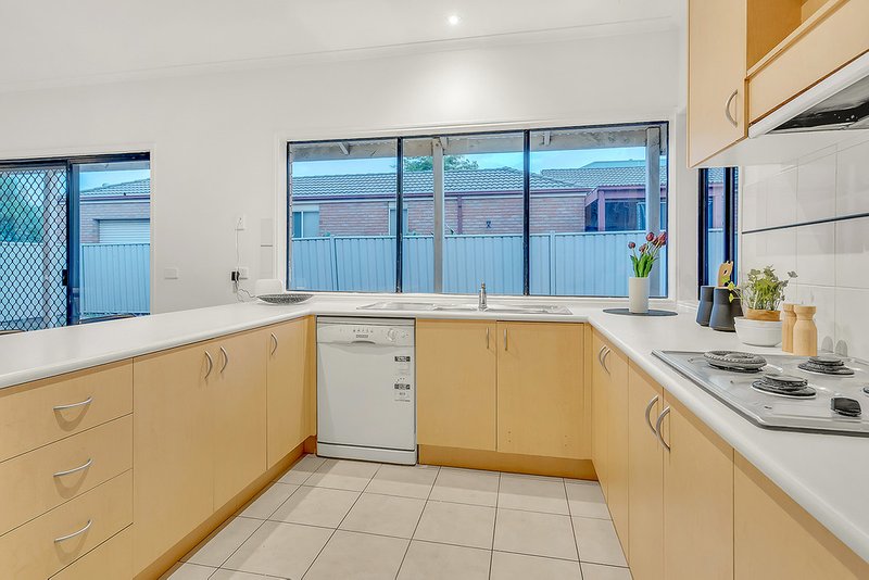 Photo - 18 Gardenia Close, Craigieburn VIC 3064 - Image 13