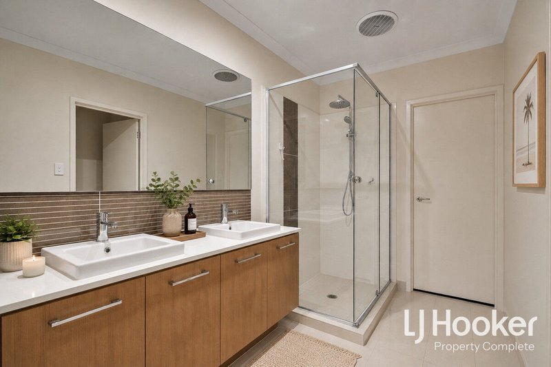 Photo - 18 Garragull Drive, Yarrabilba QLD 4207 - Image 10