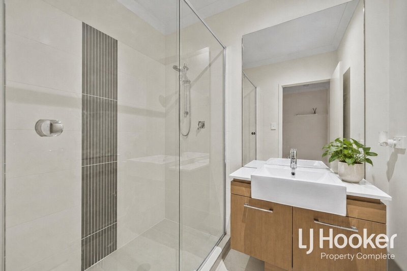 Photo - 18 Garragull Drive, Yarrabilba QLD 4207 - Image 14