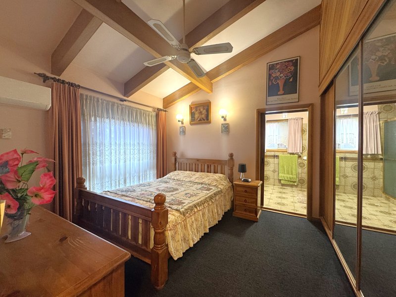 Photo - 18 Gaylard Crescent, Redwood Park SA 5097 - Image 4