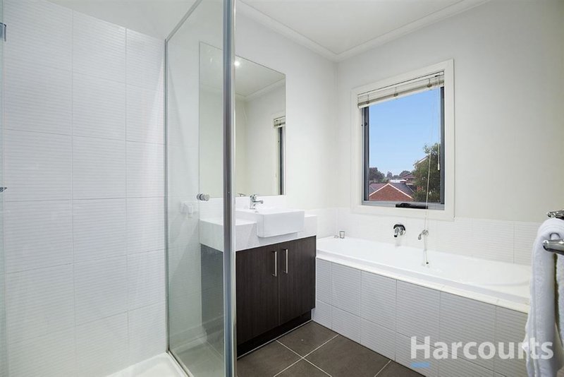 Photo - 18 Gearon Avenue, Rowville VIC 3178 - Image 11