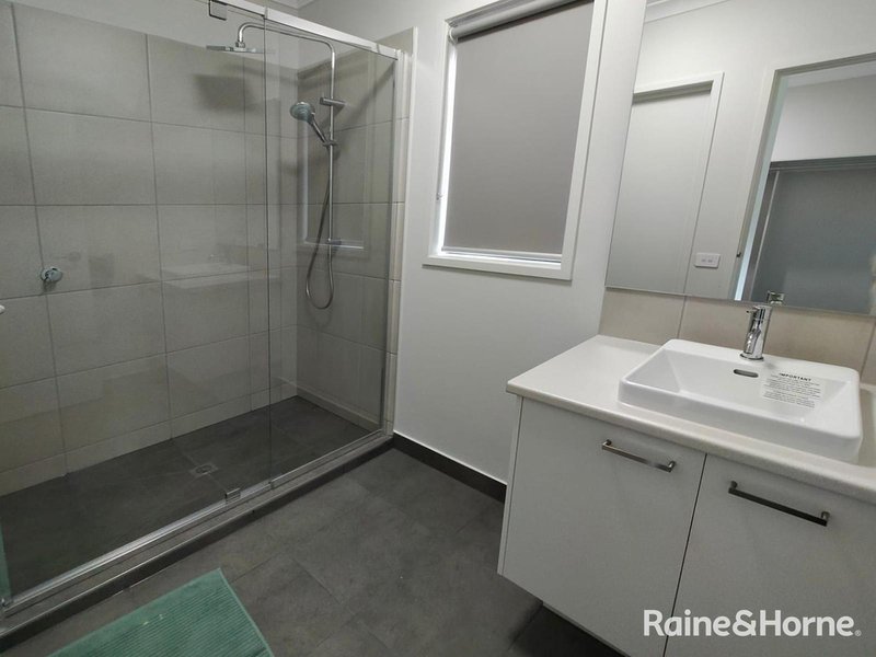 Photo - 18 Gelantipy Drive, Truganina VIC 3029 - Image 6