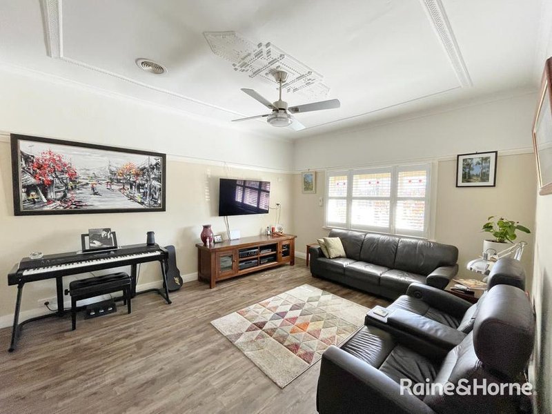 Photo - 18 George Street, Bathurst NSW 2795 - Image 3