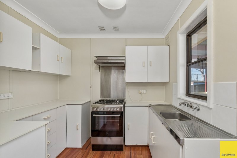 Photo - 18 Gilba Road, Koonawarra NSW 2530 - Image 4