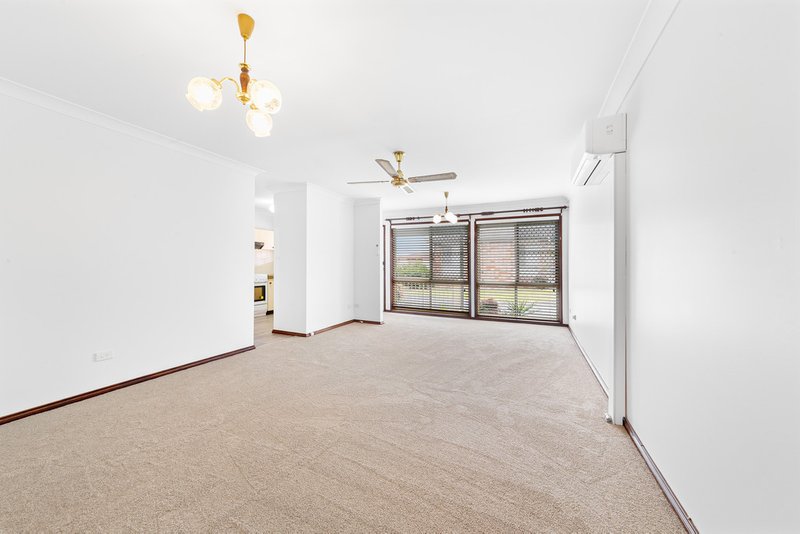 Photo - 18 Gilbert Avenue, Gorokan NSW 2263 - Image 2