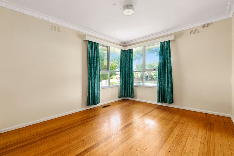 Photo - 18 Gladesville Drive, Bentleigh East VIC 3165 - Image 6