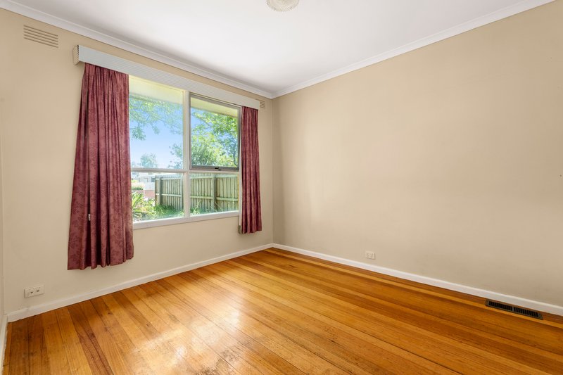 Photo - 18 Gladesville Drive, Bentleigh East VIC 3165 - Image 7