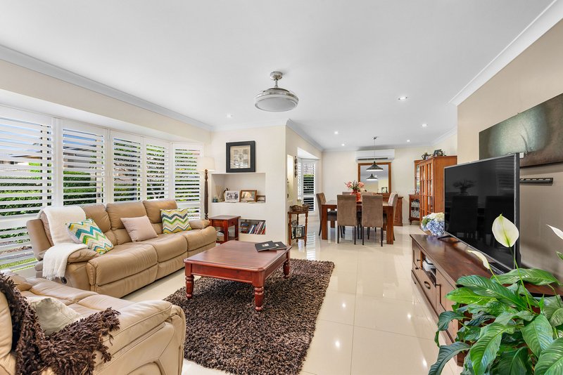 Photo - 18 Glenvillan Place, Bridgeman Downs QLD 4035 - Image 3