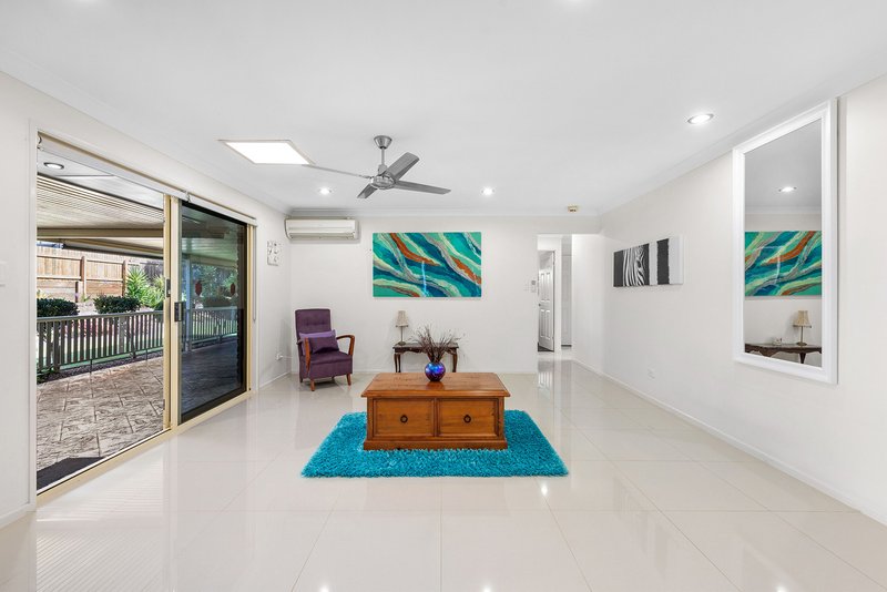 Photo - 18 Glenvillan Place, Bridgeman Downs QLD 4035 - Image 8