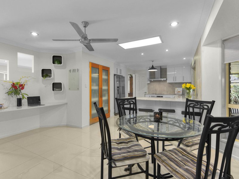 Photo - 18 Glenvillan Place, Bridgeman Downs QLD 4035 - Image 6