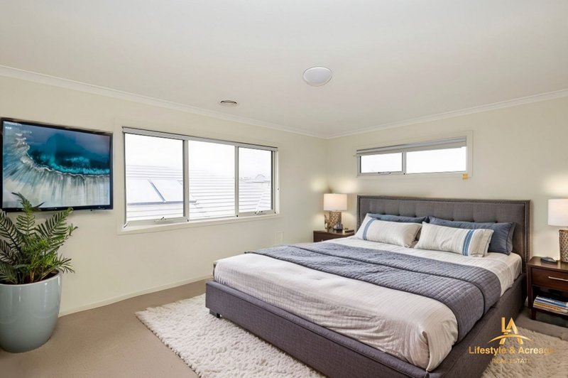 Photo - 18 Golden Banksia Drive, Officer VIC 3809 - Image 10