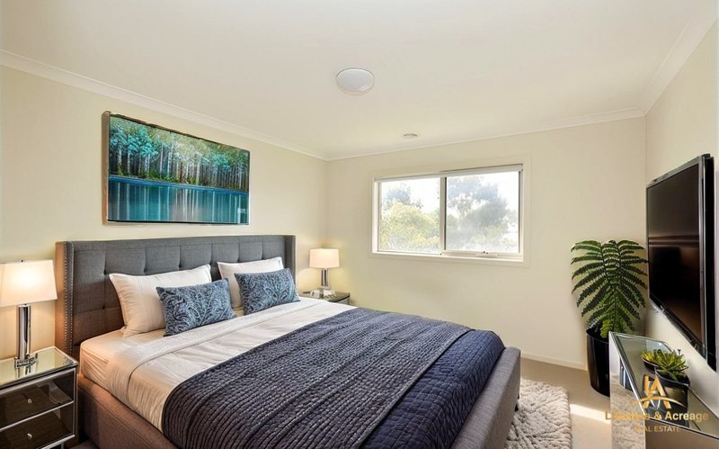 Photo - 18 Golden Banksia Drive, Officer VIC 3809 - Image 12