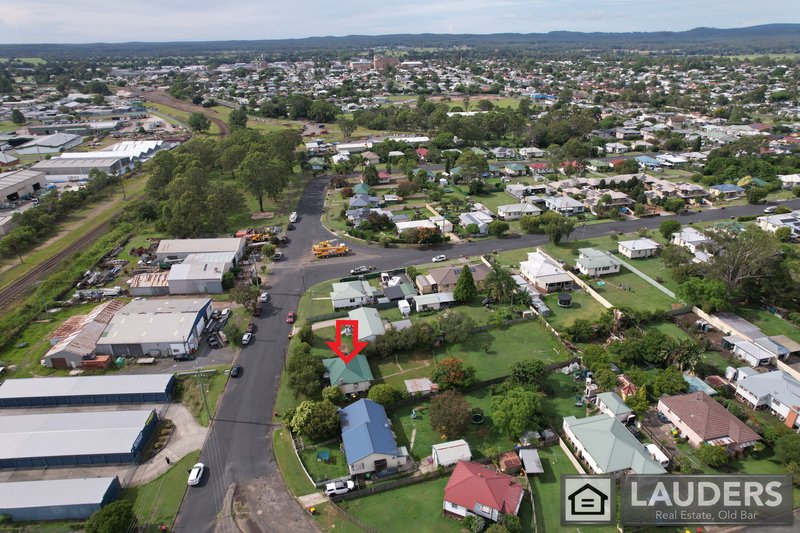 Photo - 18 Golf Avenue, Taree NSW 2430 - Image 13