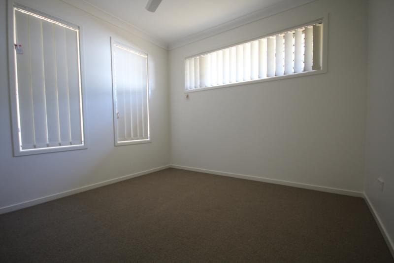 Photo - 18 Gordon Drive, Bellbird Park QLD 4300 - Image 6