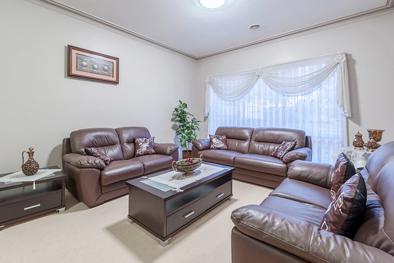 Photo - 18 Grandview Boulevard, Craigieburn VIC 3064 - Image 6