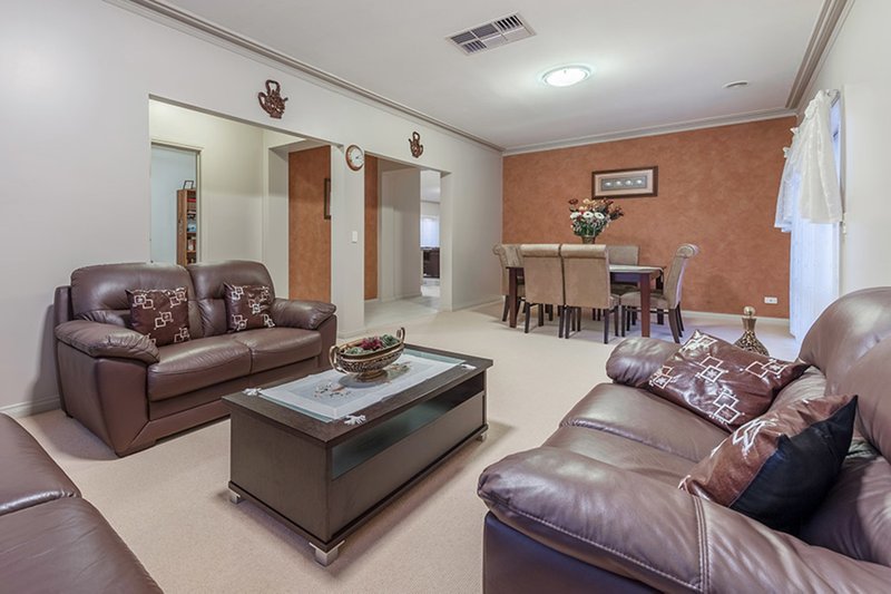 Photo - 18 Grandview Boulevard, Craigieburn VIC 3064 - Image 7