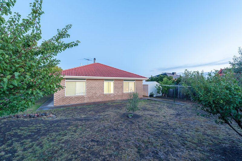 Photo - 18 Grandview Boulevard, Craigieburn VIC 3064 - Image 11