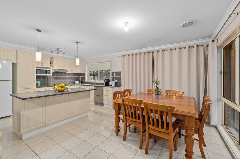 Photo - 18 Grange Drive, South Morang VIC 3752 - Image 4