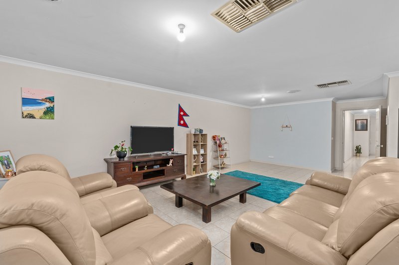 Photo - 18 Grange Drive, South Morang VIC 3752 - Image 5