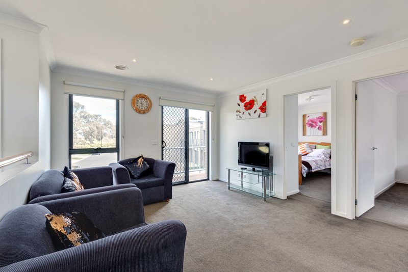 Photo - 18 Great Brome Avenue, Epping VIC 3076 - Image 7