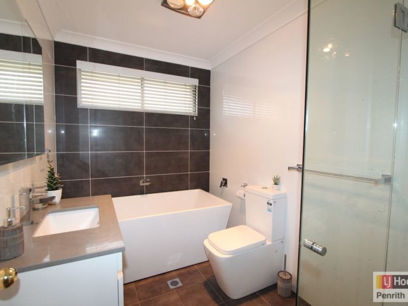 Photo - 18 Greenbank Drive, Werrington Downs NSW 2747 - Image 7