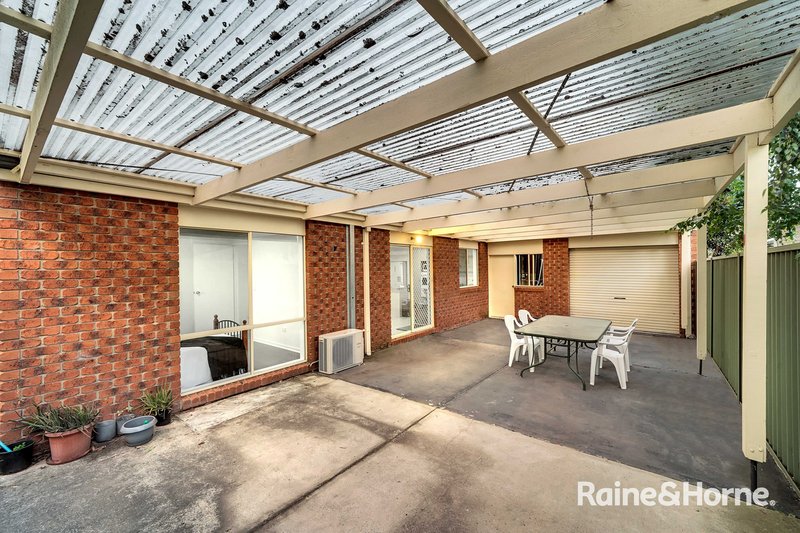 Photo - 18 Greenock Crescent, Cranbourne East VIC 3977 - Image 12