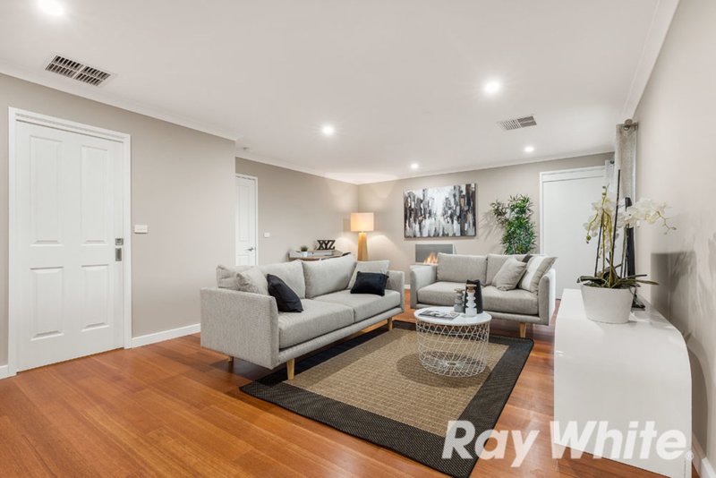 Photo - 18 Greenock Crescent, Wantirna VIC 3152 - Image 5