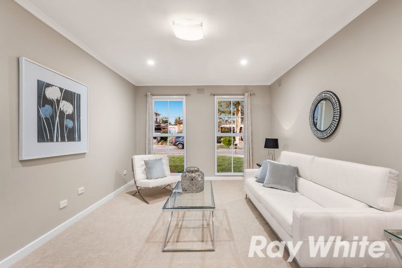 Photo - 18 Greenock Crescent, Wantirna VIC 3152 - Image 6